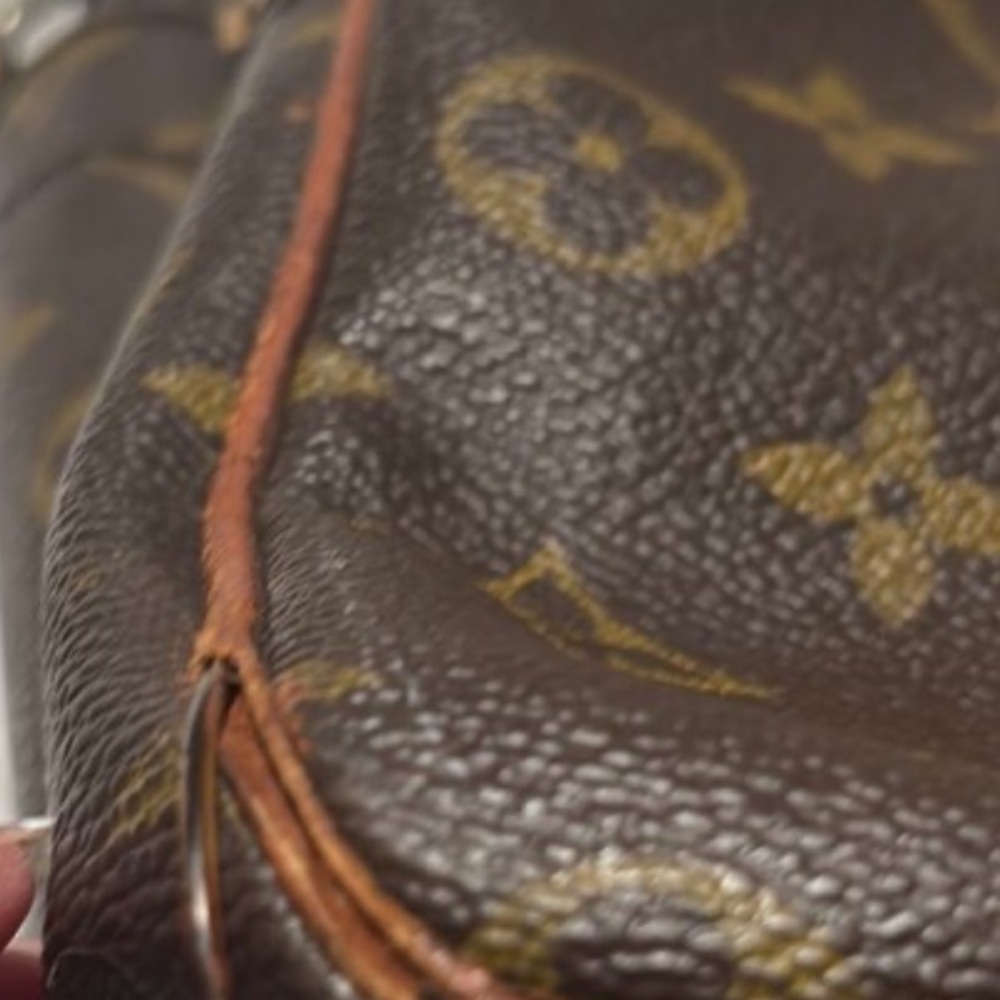 Authentic Louis Vuitton monogram messenger with COA - Picture 13 of 13